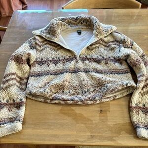 Wild fable Vintage faux fur fleece pullover. Fall perfect. Small